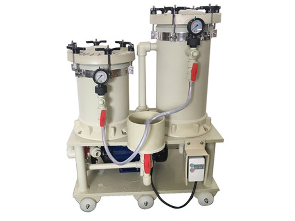 雙筒式過(guò)濾機(jī) 雙筒式過(guò)濾機(jī)